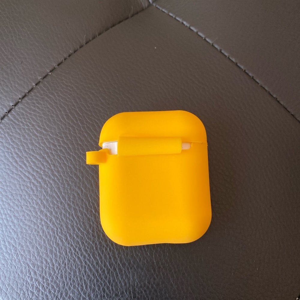 Yellow AirPod case - Picture 2 of 2